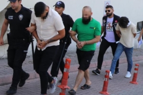 Takip sırasında kaza yapan otomobildeki 25 milyon TLlik uyuşturucuya 1 tutuklama