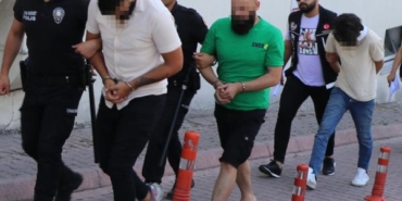 Takip sırasında kaza yapan otomobildeki 25 milyon TLlik uyuşturucuya 1 tutuklama