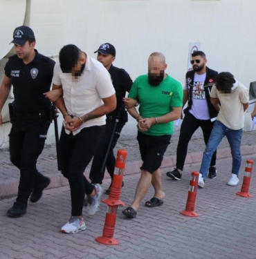 Takip sırasında kaza yapan otomobildeki 25 milyon TL’lik uyuşturucuya 1 tutuklama 4 Takip sırasında kaza yapan otomobildeki 25 milyon TLlik uyuşturucuya 1 tutuklama