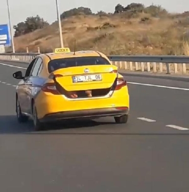 Taksi bagajında tehlikeli yolculuk kamerada