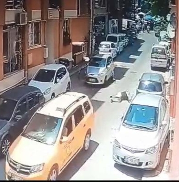 Taksicinin sürükleyip başka otomobile çarptığı kişi 37 gün sonra hastanede öldü