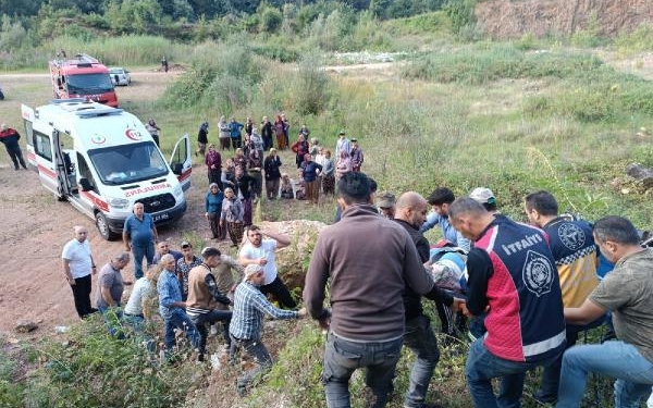 Tarım aracı 80 metreden yuvarlandı 1 ölü