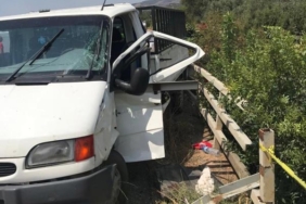 Tarım işçilerini taşıyan kamyonet dere yatağına savruldu 1 ölü 5 yaralı