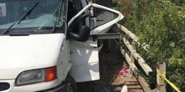 Tarım işçilerini taşıyan kamyonet dere yatağına savruldu: 1 ölü, 5 yaralı 14 Tarım işçilerini taşıyan kamyonet dere yatağına savruldu 1 ölü 5 yaralı