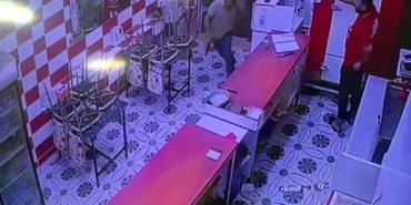 Tartıştığı husumetlisini vurup kaçtı