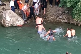 Taşlara dolanan balık ağını kurtarmak isterken çaya düşüp boğuldu 27 Taşlara dolanan balık ağını kurtarmak isterken çaya düşüp boğuldu