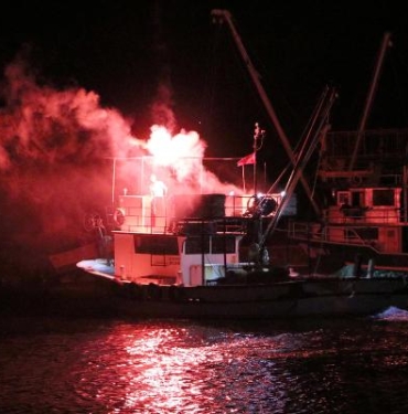 Tekirdağ balıkçılar, havai fişek gösterileriyle denize açıldı