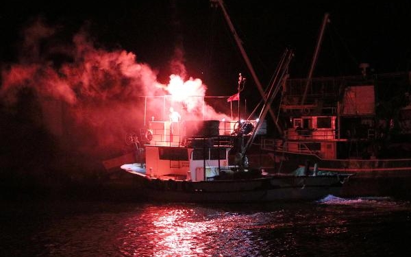 Tekirdağ balıkçılar, havai fişek gösterileriyle denize açıldı