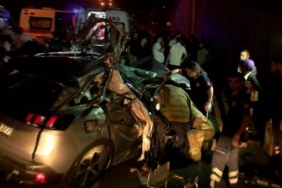 TEM Otoyolunda makas atan cip hafriyat kamyonuna çarptı 2 yaralı