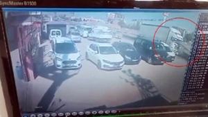 TIR ile kamyonetin çarpışmasıyla 1 kişinin öldüğü kazanın kamera görüntüsü ortaya çıktı