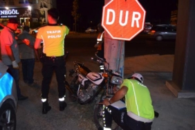 TIRa arkadan çarpan motosikletin sürücüsü öldü arkadaşı yaralandı