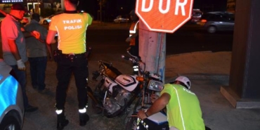 TIRa arkadan çarpan motosikletin sürücüsü öldü arkadaşı yaralandı