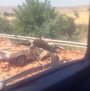 TIR'daki tuğlalar, otomobilin üzerine döküldü: 2 yaralı 2 TIRdaki tuğlalar otomobilin üzerine döküldü 2 yaralı