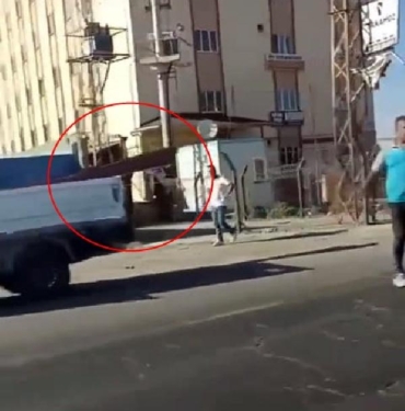 TIRın çarptığı kamyonetteki demir plakanın başına isabet ettiği Efe öldü