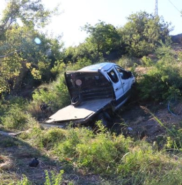 Tokatta kamyonet şarampole yuvarlandı 1 ölü 3 yaralı
