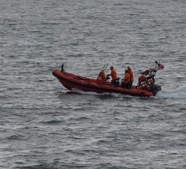 Trabzonda boğulma tehlikesi geçiren 6 kişiden 5i kurtuldu 1i kayıp