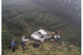 Trabzon'da kamyonet şarampole devrildi: 3 ölü, 1 yaralı 36 Trabzonda kamyonet şarampole devrildi 3 ölü 1 yaralı