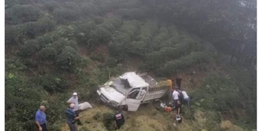 Trabzon'da kamyonet şarampole devrildi: 3 ölü, 1 yaralı 38 Trabzonda kamyonet şarampole devrildi 3 ölü 1 yaralı
