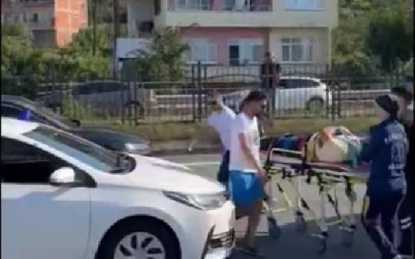 Trabzonda minibüs park halindeki 7 araca çarptı 2 yaralı