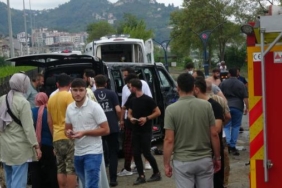 Trabzonda turistleri taşıyan minibüs devrildi 3ü ağır 6 yaralı