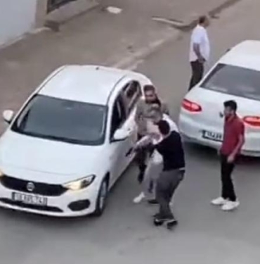 Trafik tartışmasında kavgayı ayırırken göğsünden bıçaklandı olay anı kamerada