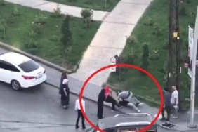 Trafikte sopa ve sandalyeli kavga kamerada