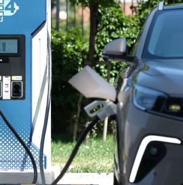 Türk Telekom elektrikli araçlar için kurduğu şarj istasyonlarını devreye aldı