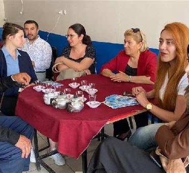 Türk ve İsveçli kadınlar, Kars'ın kahvehanelerinde erkeklerle 'eşitlik' sohbeti düzenledi 7 Türk ve İsveçli kadınlar Karsın kahvehanelerinde erkeklerle eşitlik sohbeti düzenledi