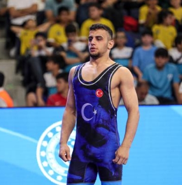 U17 Dünya Güreş Şampiyonasında Eyyüp Çetin finale yükseldi