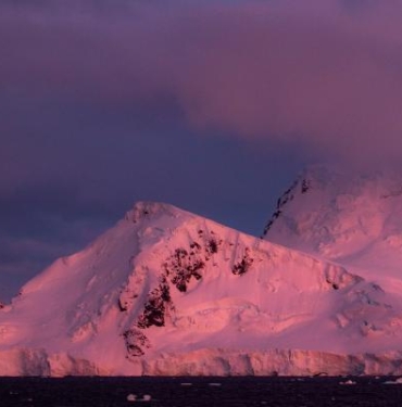 Ukrayna Ulusal Antarktika Bilim Merkezinden pembe Antarktika fotoğrafları