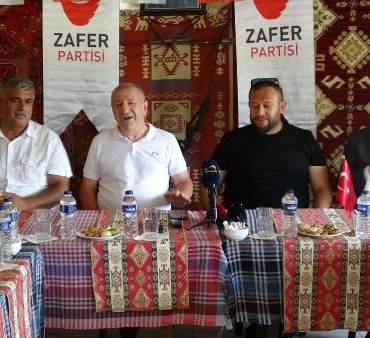 Ümit Özdağ Çanakkalede Zafer Yürüyüşüne katıldı 2