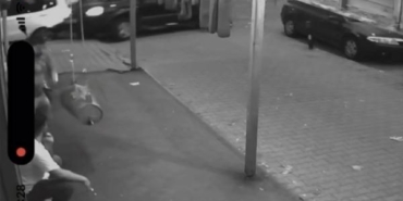 Ümraniyede fren yerine gaza basan cip sürücüsü şarküteri dükkanına girdi