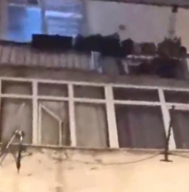 Ümraniyede hırsızlık yapmak için girdiği apartmandan kaçamadı kıskıvrak yakalandı