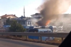 Ümraniyede karavan dönüşümü yapılan işyerinde yangın