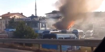 Ümraniye'de karavan dönüşümü yapılan işyerinde yangın 16 Ümraniyede karavan dönüşümü yapılan işyerinde yangın