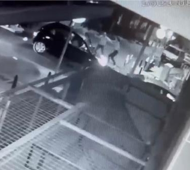 Ümraniyede kendisine korna çalan sürücü ve arkadaşını bıçakladı