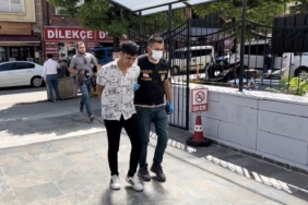 Üvey ağabeyini, annesine olan borcunu ödemediği için öldürmüş 3 Üvey ağabeyini annesine olan borcunu ödemediği için öldürmüş