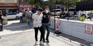 Üvey ağabeyini, annesine olan borcunu ödemediği için öldürmüş 5 Üvey ağabeyini annesine olan borcunu ödemediği için öldürmüş