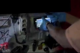 Uyuşturucuyu gizlemek için duvara uzaktan kumandalı bölme yapan şüpheli yakalandı