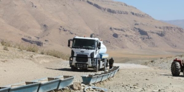 Van'da koyun sürüleri için yaylalara tanker ile su taşınıyor 37 Vanda koyun sürüleri için yaylalara tanker ile su taşınıyor
