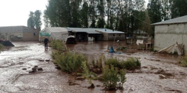 Van'daki dolu ve sağanak sele neden oldu 34 Vandaki dolu ve sağanak sele neden oldu