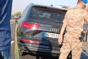 Viranşehirde gurbetçi çiftin aracına silahlı saldırı 1 ölü 1 yaralı