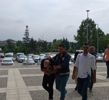 Yabancı uyruklu aileyi 450 bin TL dolandıran şüphelilere polis operasyonu 4 Yabancı uyruklu aileyi 450 bin TL dolandıran şüphelilere polis operasyonu
