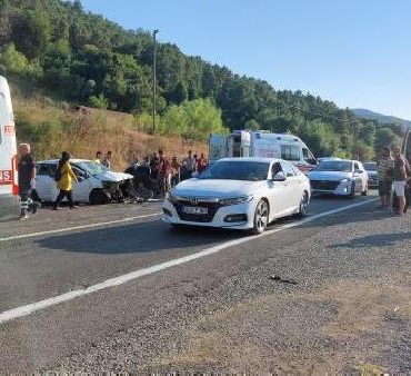 Yalovada hatalı sollama kazası 2 ölü 3 yaralı