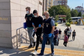 Yan bakma kavgasında göğsünden bıçaklanarak öldürüldü