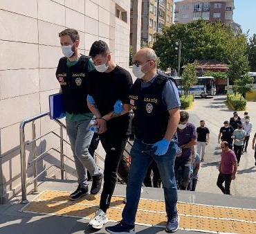 Yan bakma kavgasında göğsünden bıçaklanarak öldürüldü