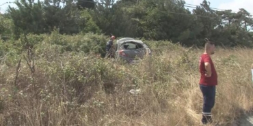 Yeniden // Arnavutköy'de sürücüsünün hakimiyetini kaybettiği otomobil takla attı 7 Yeniden Arnavutköyde sürücüsünün hakimiyetini kaybettiği otomobil takla attı