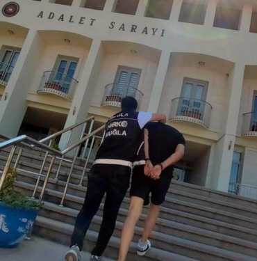 Yolcunun valizinden 1 kilo 370 gram uyuşturucu çıktı