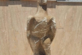 Yozgatta Roma dönemine ait kartal heykeli ve mermer sütun ele geçirildi