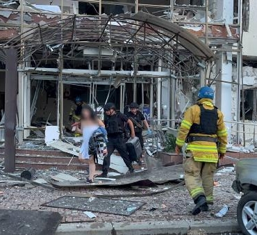 Zaporijyada bir otele füze saldırısı 1 ölü